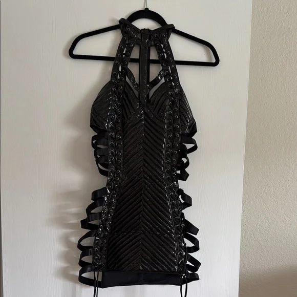 Elegant Black Halter Dress - Picture 1 of 8